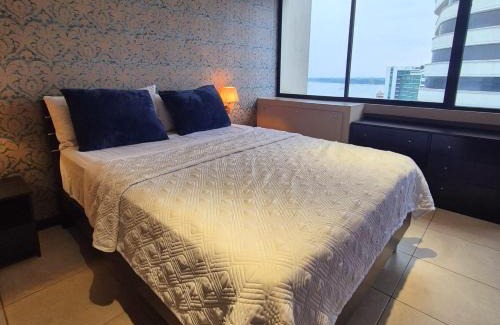 Puerto Santa Ana Apartment | Departamento moderno hermosa vista al Rio y Ciudad
