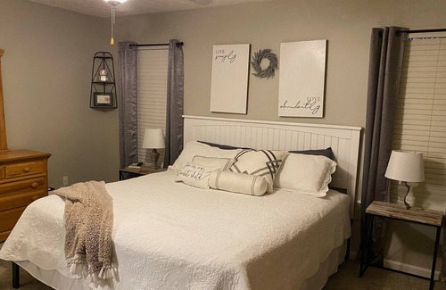 Buechel House | Derby City - 25 minutes from Churchill Downs