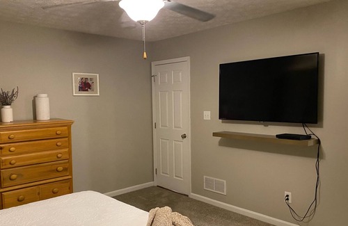 Buechel House | Derby City - 25 minutes from Churchill Downs