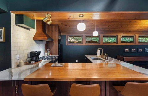 Frankfort Ski Chalet | Derby Day Digs Frankfort