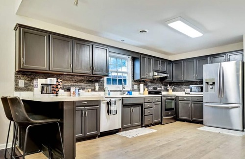 Jeffersonville House | +Derby Home-HOT TUB, Barrel Sauna, Firepit, PETS+