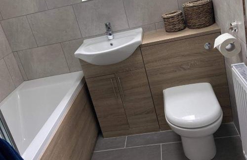 Littleover House | Derby House- 2 Bedrooms-Free Parking- Tv and Wifi