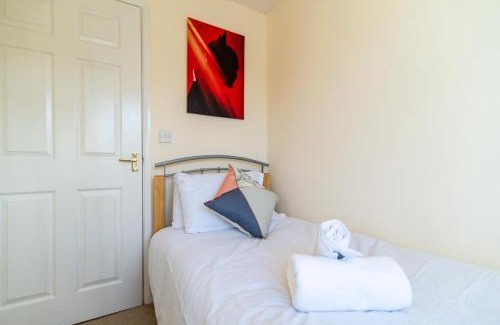 Alvaston Apartment | Derby Mandarin 3 Bedroom Apartment with Garden and Parking
