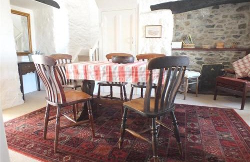 Newport House | Derlwyn