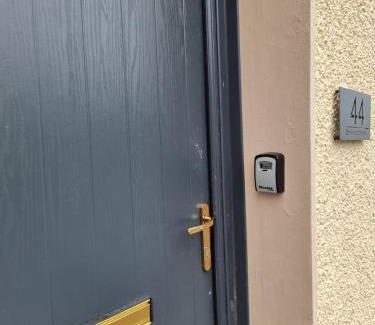 Bogside House | Derry Wall's Suite