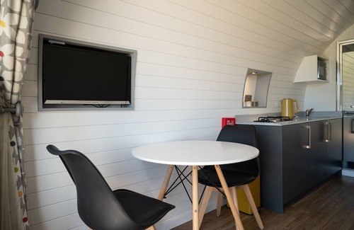 Welshpool Cabin | Derwen - a glamping pod with hot tub