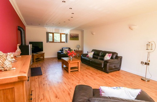 Llanafan House | DERWEN HAIDD, pet friendly, country holiday cottage in Llanafan