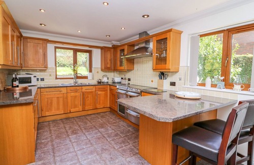 Llanafan House | DERWEN HAIDD, pet friendly, country holiday cottage in Llanafan