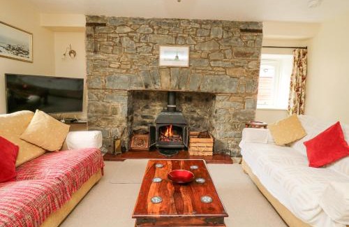 Mydroilin House | Derwen Villa