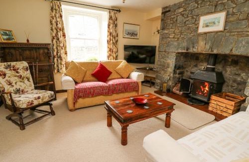 Mydroilin House | Derwen Villa