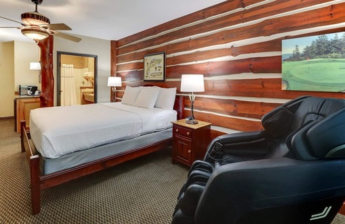 Johnston Hotel | Des Moines Escape: Fitness Center w/Free Homestyle Breakfast, Heated Pool