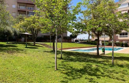Arenales del Sol Apartment | Descanso y jardines con piscinas