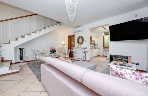 Desenzano del Garda Villa | DesenzanoLoft Villa Luxury Jacuzzi & Garden