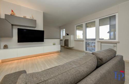 Desenzano del Garda House | DesenzanoLoft Official Partner Homes & Villas by Marriott Bonvoy - H2o inside green residence with 3 pools