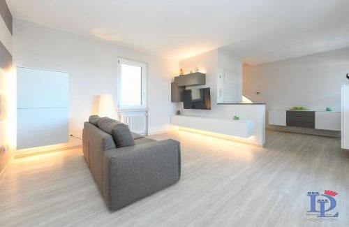 Desenzano del Garda House | DesenzanoLoft Official Partner Homes & Villas by Marriott Bonvoy - H2o inside green residence with 3 pools