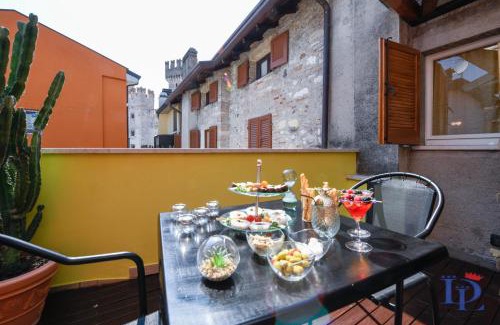 Sirmione Old Town Apartment | DesenzanoLoft Official Partner Homes & Villas by Marriott Bonvoy - Queen Of Sirmione Castle view