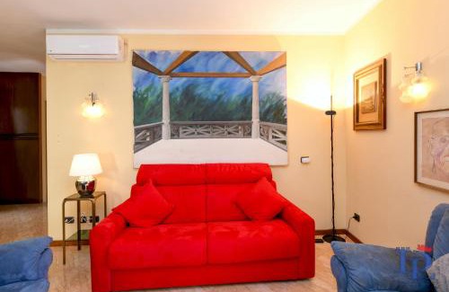 Sirmione Old Town Apartment | DesenzanoLoft Official Partner Homes & Villas by Marriott Bonvoy - Queen Of Sirmione Castle view