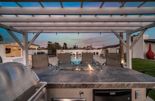 Paradise Valley Village House | Desert Azul w/Airstream