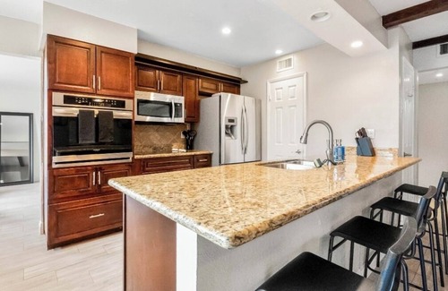 Cavalier Vista House | Desert Cactus Oasis Pool - walk to Old Town!