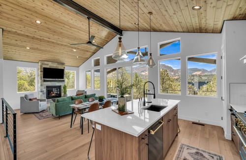 Orderville Cabin | Desert Canyon Casita | Near Zion | Hot Tub | Views