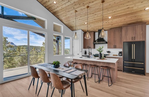 Orderville Cabin | Desert Canyon Casita | Near Zion | Hot Tub | Views
