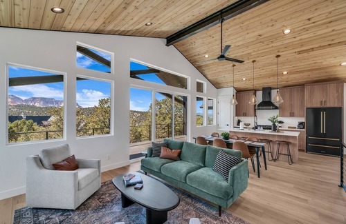 Orderville Cabin | Desert Canyon Casita | Near Zion | Hot Tub | Views