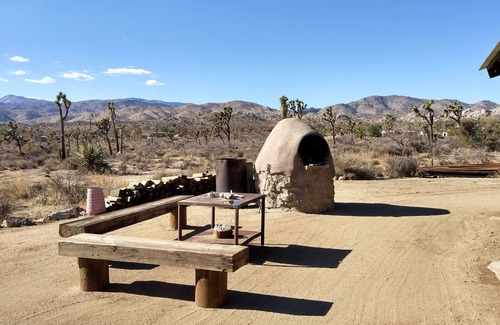Pioneertown House | Desert Casita.Rock, Mesa and Mountain Views!