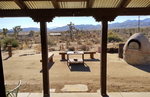 Pioneertown House | Desert Casita.Rock, Mesa and Mountain Views!