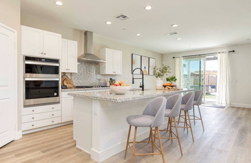 Coachella Cottage | Desert Eden by Avantstay 6BR w/Ensuite Backyard Oasis w/Pool & Hot Tub!