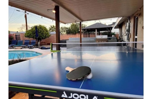Cox Heights House | Desert Jewel. Heated Pool + Hot Tub + Game Room. Sleeps 12. Old Town Scottsdale
