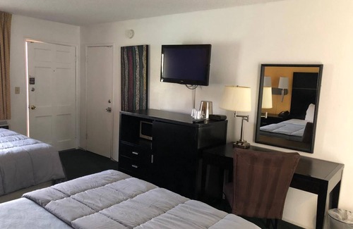 Tahquitz River Estates Hotel | Desert Lodge