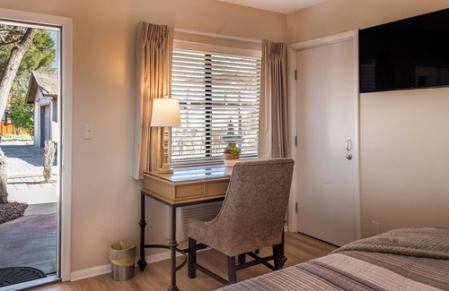 Uptown Sedona Hotel | Desert Marigold Junior Suite #105 @ Sedona Uptown Suites