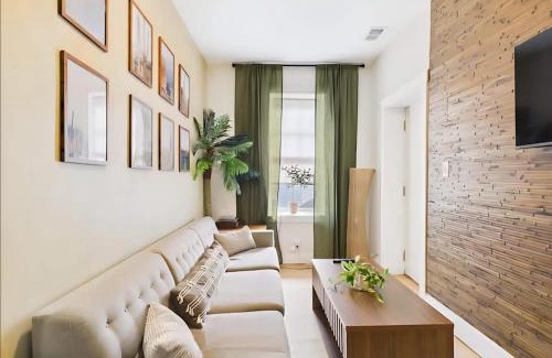 West Town Apartment | Desert Mirage 2BR Patio & Free Parking