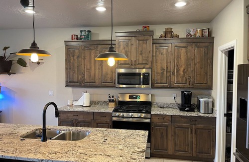 Hurricane House | Desert Oasis! Close to Zion. Whole house with incredible views.