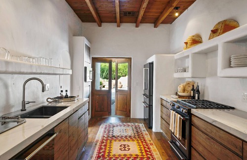 Magnesia Falls Cove House | Desert Oasis with Rustic Elegance