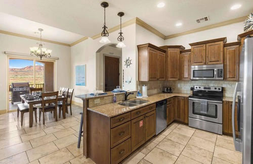 St. George Condo | Desert Ocean Vibes- Full Amenities