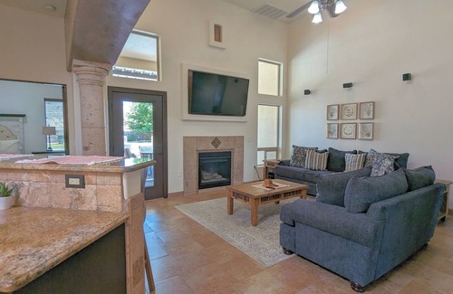 Las Cruces House | Desert Paradise, hot tub year round!