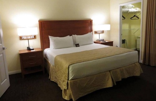 Las Vegas Resort | Desert Retreat 1 bedroom · Relaxing Retreat in Las Vegas.One Bedroom Suite