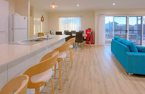 Exmouth House | Desert Rose - Has it all and More. Marina house with all the extras.