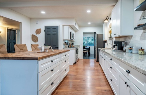 Tanque Verde House | Desert Skies - Beautiful private Tucson home with great mountain views & pool