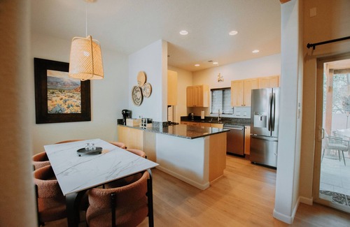 Vecinos Del Bosque House | Desert Sunset+Hot Tub+Pet Friendly+No Pet Fees!