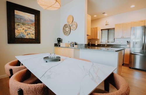 Vecinos Del Bosque House | Desert Sunset+Hot Tub+Pet Friendly+No Pet Fees!