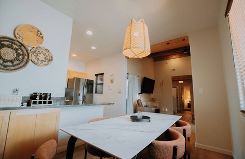 Vecinos Del Bosque House | Desert Sunset+Hot Tub+Pet Friendly+No Pet Fees!
