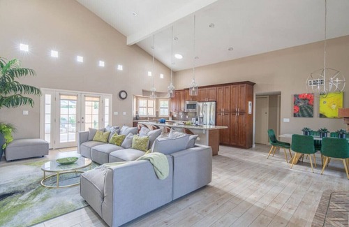 Paradise Valley Village House | Desert Tranquility Luxury Pool/Spa, Chefs Kitchen