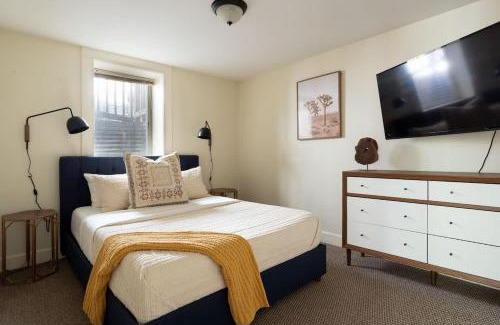 Belmont House | Desert Vibe 1BR in SE PDX - Local Bars & Food
