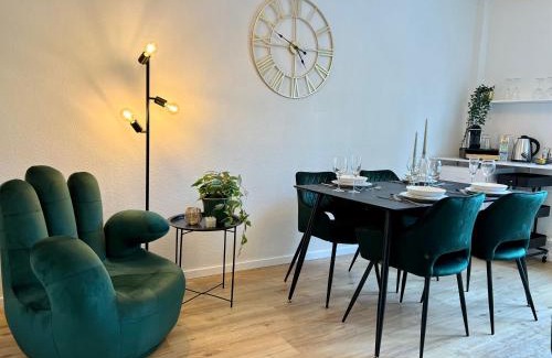 Bedingrade Apartment | Design Apartment mit Balkon - Küche - Netflix