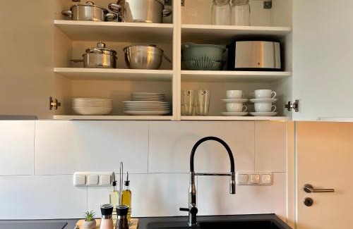 Bedingrade Apartment | Design Apartment mit Balkon - Küche - Netflix