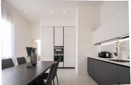 San Polo Apartment | Design Apartment with Balcony on the Grand Canal R&R
