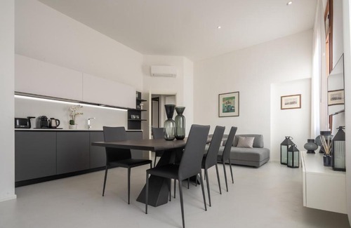 San Polo Apartment | Design Apartment with Balcony on the Grand Canal R&R