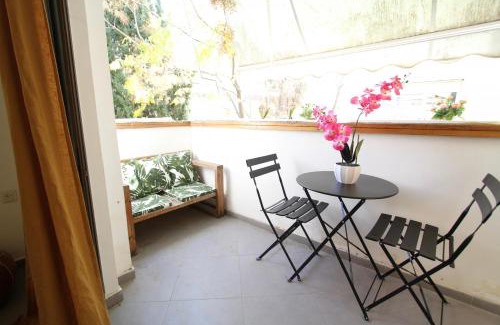 Tel Aviv Apartment | Design & Balcony in City Center by FeelHome